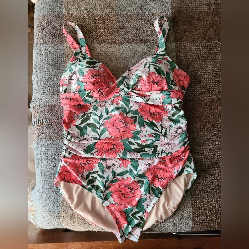 Fun tropical flower-print one-piece swimsuit from Kona Sol, size XL